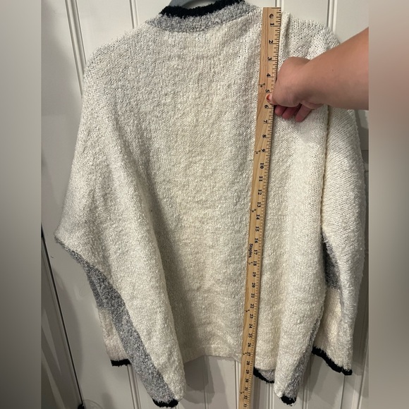 Medium soft teddy Gray and White Knit Cardigan Sweater - Picture 7 of 7